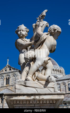 Fontana dei Putti (Brunnen mit Engel), Piazza dei Miracoli, Pisa, Italien Stockfoto