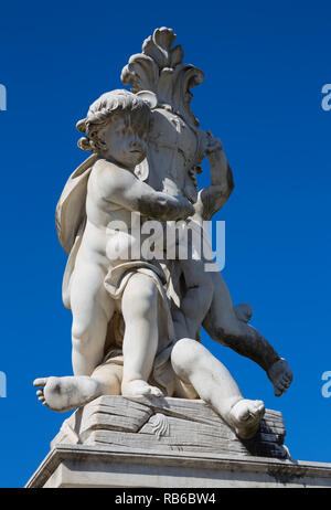 Fontana dei Putti (Brunnen mit Engel), Piazza dei Miracoli, Pisa, Italien Stockfoto