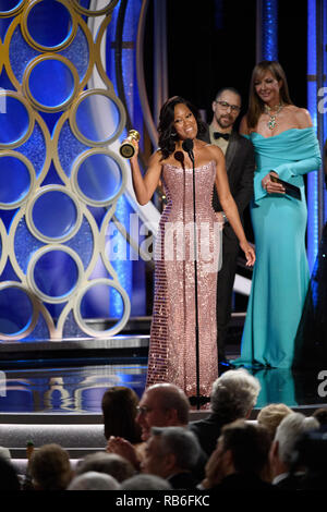 Beverly Hills, USA. 06 Jan, 2019. Regina König akzeptiert die Golden Globe Award für die beste Leistung von einer Schauspielerin in einer Nebenrolle IN EINER MOTION PICTURE für ihre Rolle in "Wenn der Beale Street sprechen könnte" auf der 76. jährlichen Golden Globe Awards im Beverly Hilton in Beverly Hills, CA am Sonntag, 6. Januar 2019. Credit: PictureLux/Hollywood Archiv/Alamy leben Nachrichten Stockfoto