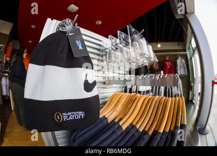 Santa Clara, Kalifornien, USA. 7 Jan, 2019. Januar 07, 2019 - Santa Clara, Kalifornien, USA - 2019 College Football Endspiel Bekleidung ist vor dem College Football Endspiel nationale Meisterschaft Spiel zwischen der Clemson Tiger und die Alabama Crimson Tide am Levi's Stadion, Santa Clara, Kalifornien. Quelle: Adam Lacy/ZUMA Draht/Alamy leben Nachrichten Stockfoto