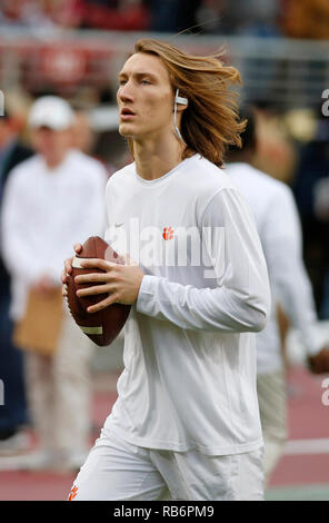 Santa Clara, Kalifornien, USA. 07 Jan, 2019. Clemson Tiger quarterback Trevor Lawrence #16 in Aktion vor dem nationalen Meisterschaft zwischen der Clemson Tiger und die Alabama Crimson Tide am Levi's Stadion in Santa Clara, Kalifornien. Charles Baus/CSM/Alamy leben Nachrichten Stockfoto