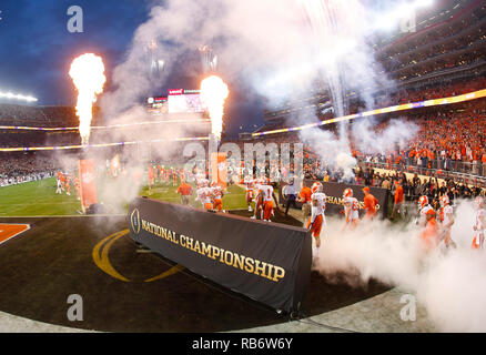 Santa Clara, Kalifornien, USA. 07 Jan, 2019. Die Clemson Tiger nehmen Sie das Feld vor der nationalen Meisterschaft zwischen der Clemson Tiger und die Alabama Crimson Tide am Levi's Stadion in Santa Clara, Kalifornien. Charles Baus/CSM/Alamy leben Nachrichten Stockfoto
