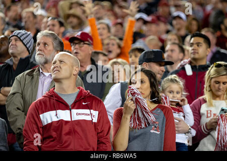 Santa Clara, Kalifornien, USA. 7 Jan, 2019. Januar 07, 2019 - Santa Clara, Kalifornien, USA - Alabama Crimson Tide Fans reagieren zu Clemson einen Touchdown im College Football Endspiel nationale Meisterschaft Spiel zwischen der Clemson Tiger und die Alabama Crimson Tide am Levi's Stadion, Santa Clara, Kalifornien. Quelle: Adam Lacy/ZUMA Draht/Alamy leben Nachrichten Stockfoto