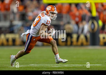 Santa Clara, Kalifornien, USA. 7 Jan, 2019. Januar 07, 2019 - Santa Clara, Kalifornien, USA - Clemson Tiger wide receiver Hunter Renfrow (13) läuft nach einem Fang in die College Football Endspiel nationale Meisterschaft Spiel zwischen der Clemson Tiger und die Alabama Crimson Tide am Levi's Stadion, Santa Clara, Kalifornien. Quelle: Adam Lacy/ZUMA Draht/Alamy leben Nachrichten Stockfoto