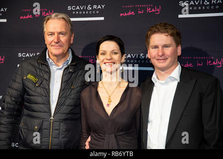 Gerald Böse, Katja Smitt-Bondareva, Ilja Smitt bei der Premiere des Kölner Weihnachtscircus Stockfoto