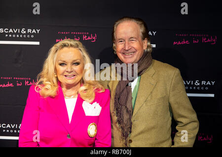 Max Schautzer mit Ehefrau Gundel Lauffer bei der Premiere des Kölner Weihnachtscircus im Festzelt an der Zoobrücke. Köln, 09.12.2018 Stockfoto