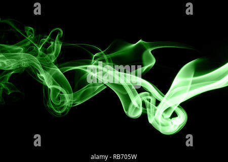 Grün auf schwarzem Hintergrund Rauch Stockfoto
