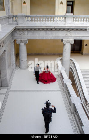 Feiern Fiesta de Quince años (quinceañera) ist ein Mädchen 15. Geburtstag in Salt Lake City, Utah. Stockfoto