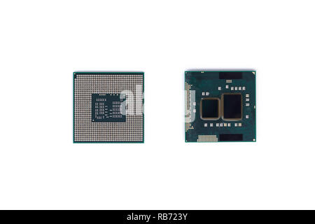 CPU (Central Processing Unit) von Microchip auf weißem Hintergrund Stockfoto