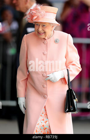 Queen Elizabeth II, kommt am Bahnhof Slough, Berkshire. Stockfoto