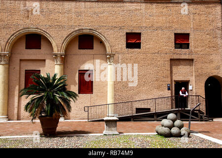 Innenhof des Castello Estense in Ferrara. Stockfoto