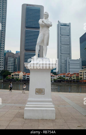 Statue von Sir Stamford Raffles, North Boat Quay, Singapore. Stockfoto