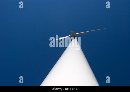 Windturbine, Blick von der Basis Stockfoto