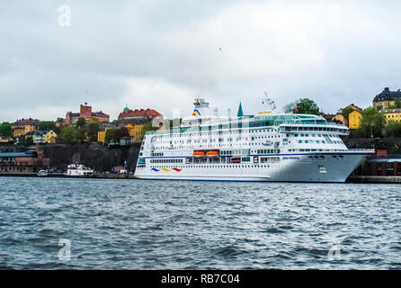 Stockholm/Schweden - 15. Mai 2011: Kreuzfahrtschiff Birka Paradise am Pier von Stockholm Stockfoto