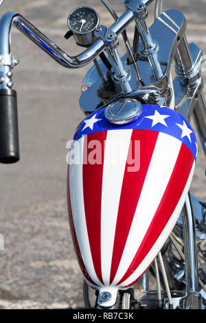 Benutzerdefinierte Easy Rider Harley Davidson Chopper Motorrad in Brooklands Motorrad zeigen. Brooklands, Weybridge, Surrey, England Stockfoto