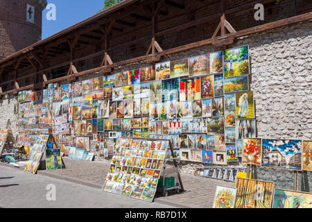 Krakau, Polen - 6. JUNI 2018. Art Gallery an der alten Stadtmauer von St. Florian's Gate. Stockfoto