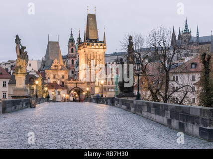 Charles Brücke am frühen Morgen, Prag, Tschechische Republik. Stockfoto