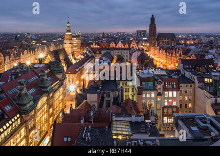 Breslauer Altstadt aus der Hexen Bridge bei Sonnenuntergang gesehen, Niederschlesien, Polen. Stockfoto