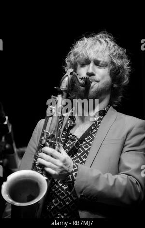 Mads Mathias Soli auf Tenor-saxophon mit Mads Mathias Quartett, Scarborough Jazz Festival 2017 Stockfoto