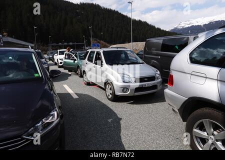 Die Munt la Schera Tunnel ist ein Straßentunnel im Schweizer Kanton Graubünden. Es verbindet das Engadin mit Lago di Livigno, Stockfoto