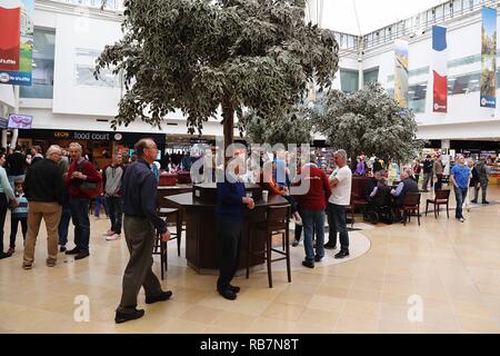 Fahren auf zum Eurotunnel Zug, Folkestone, Kent, England, Großbritannien Stockfoto