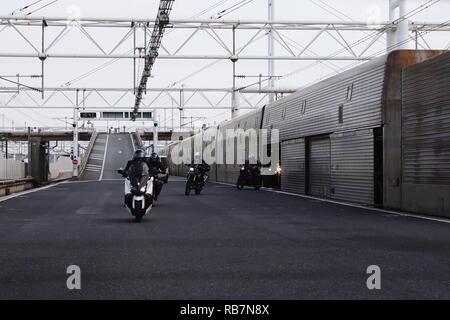 Fahren auf zum Eurotunnel Zug, Folkestone, Kent, England, Großbritannien Stockfoto