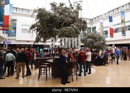 Fahren auf zum Eurotunnel Zug, Folkestone, Kent, England, Großbritannien Stockfoto