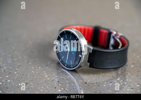 Menschliche Hand Smartwatch tragen. Tragbare Gadget-Konzept Stockfoto