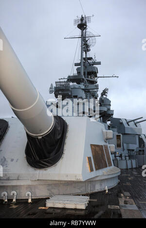 Gun aus das Schlachtschiff USS Alabama Stockfoto