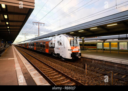 Essen, Nordrhein-Westfalen, Ruhrgebiet, Deutschland - Das neue RRX, Rhein-Ruhr-Express ist in Essen Hauptbahnhof entfernt. Essen, Nordrhein-Westfalen, R Stockfoto