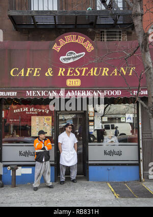 Die kahlua Cafe ist bekannt, ein authentisches mexikanisches Restaurant auf der 3. Avenue in Spanish Harlem und sagte, dass der einzige Ort sein, authentische Cactus Tacos verkauft. Stockfoto