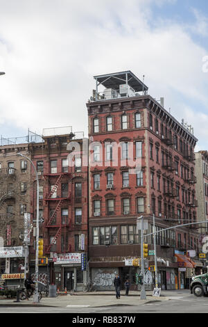 Das beliebte Tenement Museum an der Ecke der Delancey und Orchard Street auf der Lower East Side von Manhattan. Stockfoto