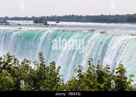 Die spektakulären kanadischen Niagara Falls. Stockfoto