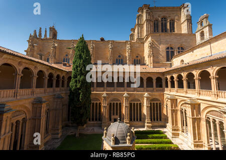 Dominikanische Kloster Convento de San Esteban in Salamanca, historische Universitätsstadt in der Region Kastilien und León im Nordwesten von Spanien, Europa. Stockfoto