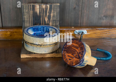 Beppu, Japan - 2 November, 2018: Touristische Stempel am Eingang der Kamado Jigoku Pool entlang der Hölle tour in Beppu Stockfoto