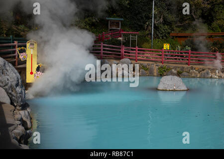 Beppu, Japan - 2 November, 2018: Kamado Jigoku Pool, ein Naturdenkmal, auf der Hölle tour in Beppu Stockfoto