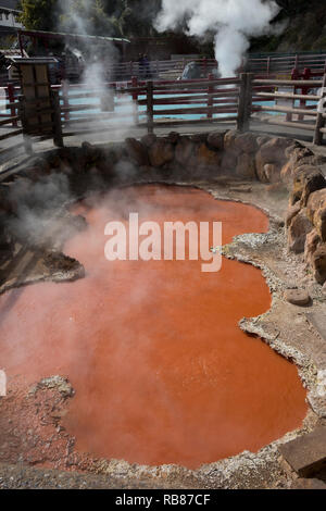 Beppu, Japan - 2 November, 2018: Kamado Jigoku Pool, ein Naturdenkmal, auf der Hölle tour in Beppu Stockfoto