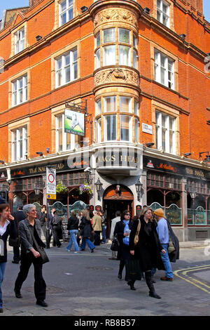 LONDON, GROSSBRITANNIEN - 19 März: Nags Head Pub London am 19. März 2009. Berühmte Nags Head Pub am Covent Garden in London, Vereinigtes Königreich. Stockfoto