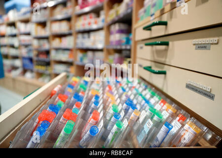 Apotheke. Die homöopathischen Arzneimittel. Frankreich. Stockfoto