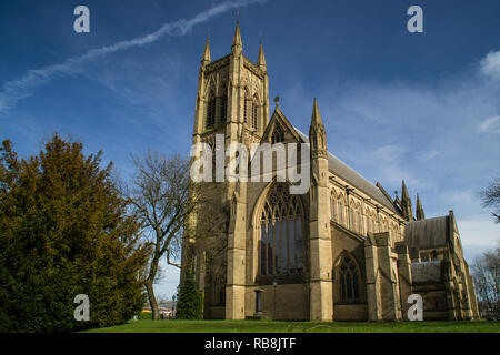 Alte Englische Kirche in Bolton, England an einem sonnigen Frühlingstag. Stockfoto