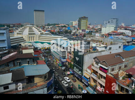 Art Deco Central Market oder Psar Thmei Market in der Stadt Phnom Penh, Kambodscha. Architekt Van Molyvann. Stockfoto