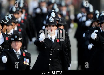 Polizisten aus der Metropolitan Police Service auf Parade während ihrer Passing Out Parade, Hendon. Stockfoto