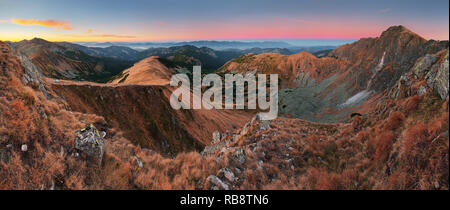 Panoramablick auf die Slowakei Berg im Herbst - Niedere Tatra - dumbier Stockfoto