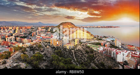 Spanien, Alicante Stadt bei Sonnenuntergang Stockfoto