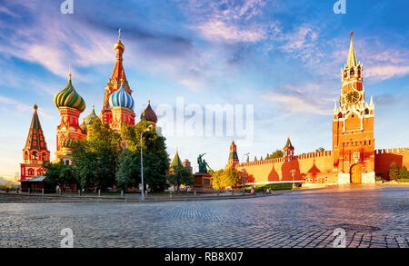 Russland - Moskau auf dem Roten Platz mit dem Kreml und St. Basil's Kathedrale Stockfoto