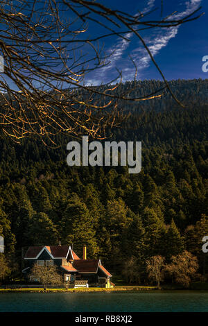 Golcuk See mit Reflexion, Golcuk Nationalpark, Bolu, Türkei Stockfoto