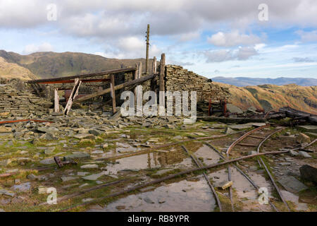 Verlassene Minen an Saddlestone Steinbruch an der Flanke der alte Mann der Coniston im Nationalpark Lake District, Cumbria, England. Stockfoto