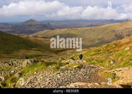 Die zerklüftete Landschaft der Furness Fells von der Nordflanke des alten Mannes von Coniston im Nationalpark Lake District, Cumbria, England. Stockfoto