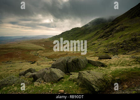Die Bucht und Braun Hecht aus dem südlichen Flanke der alte Mann der Coniston im Nationalpark Lake District, Cumbria, England. Stockfoto