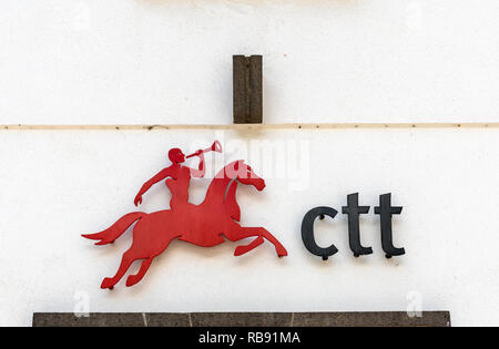 Ribeira Brava, Madeira, Portugal - 18 April 2018: Logo des portugiesischen öffentlichen Postdienst CTT in Ribeira Brava auf der Insel Madeira, Portugal Stockfoto